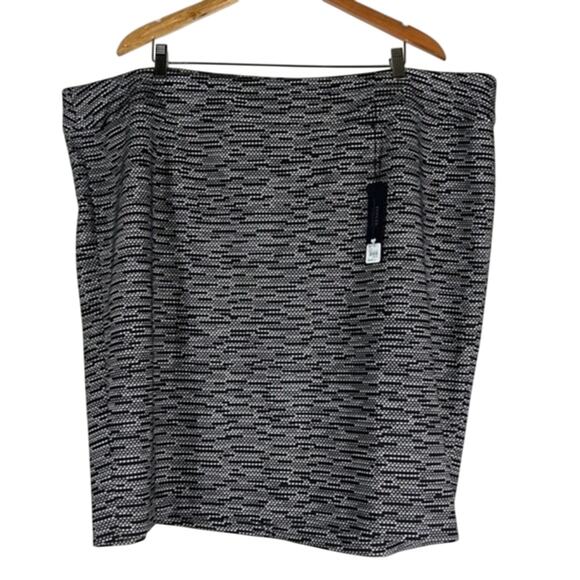 Lane Bryant NWT Black and White Digi Tech Ponte Knit Pencil Skirt - Picture 1 of 4